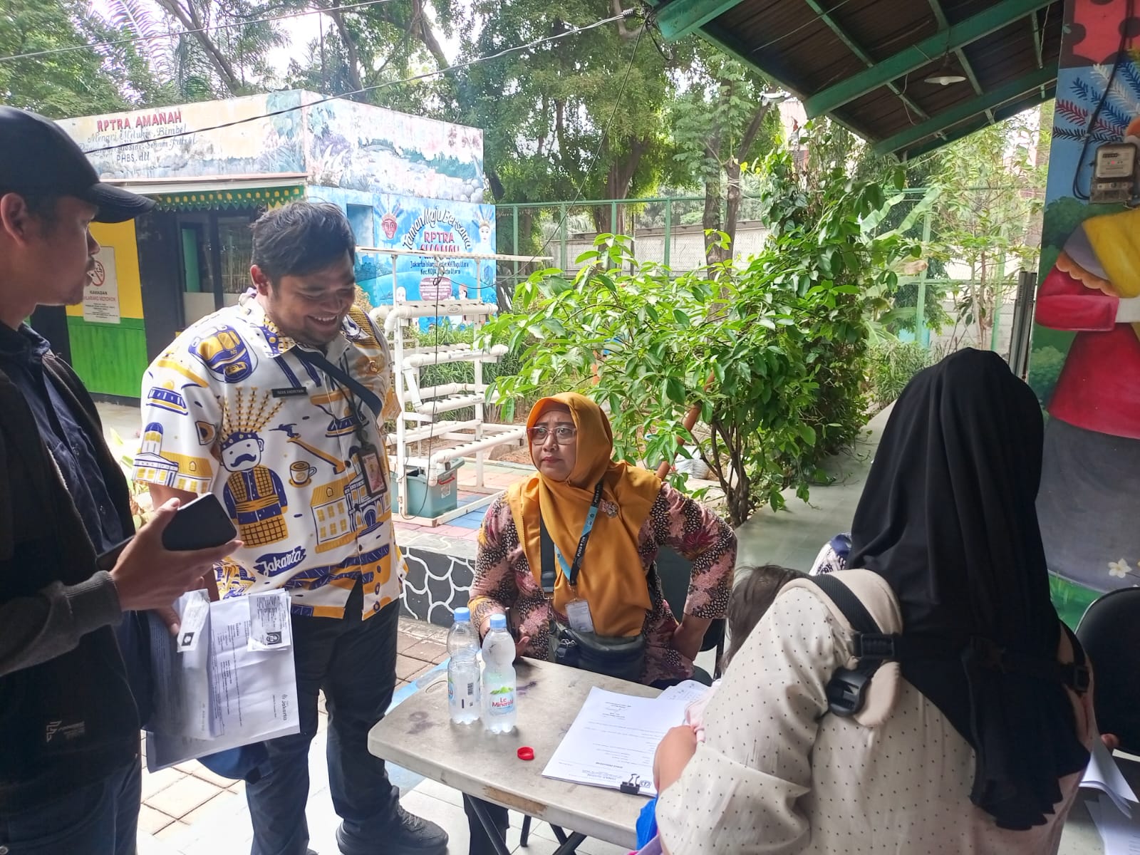 PENDISTRIBUSIAN KARTU LANSIA JAKARTA (KLJ), KARTU ANAK JAKARTA (KAJ), DAN KARTU DISABILITAS 4
