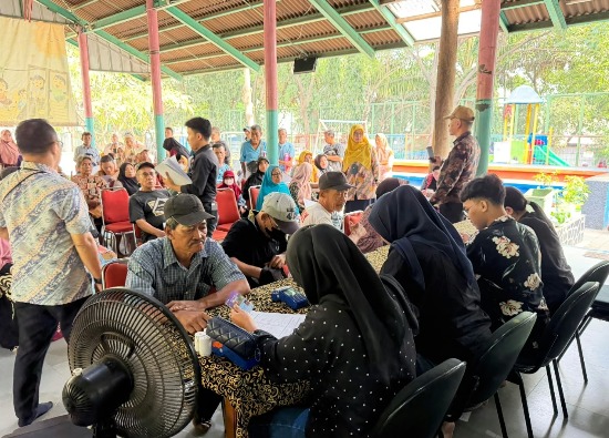 PENDISTRIBUSIAN KARTU LANSIA JAKARTA (KLJ), KARTU ANAK JAKARTA (KAJ), DAN KARTU DISABILITAS 2