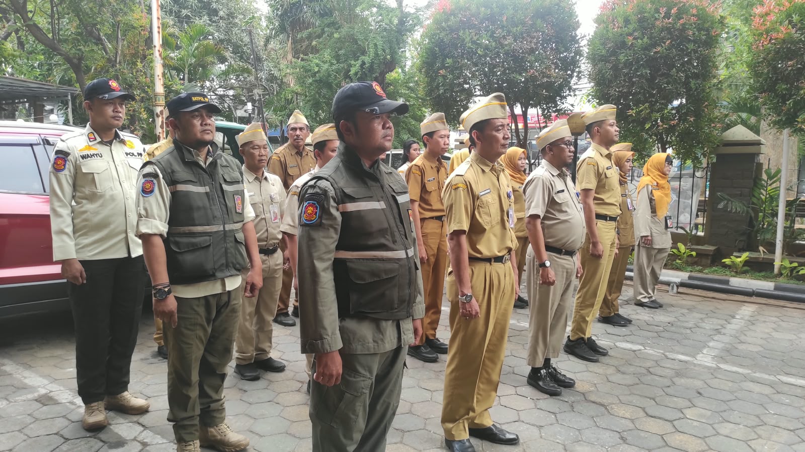 Apel pagi Aparatur Sipil Negara yang bekerja di Kantor Kelurahan Tugu Utara 5
