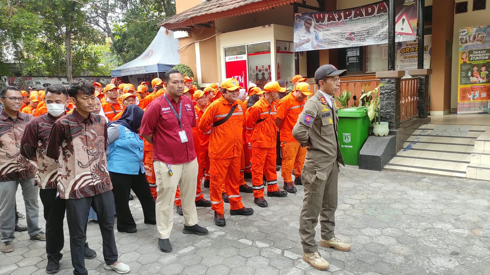 Apel pagi Aparatur Sipil Negara yang bekerja di Kantor Kelurahan Tugu Utara 2