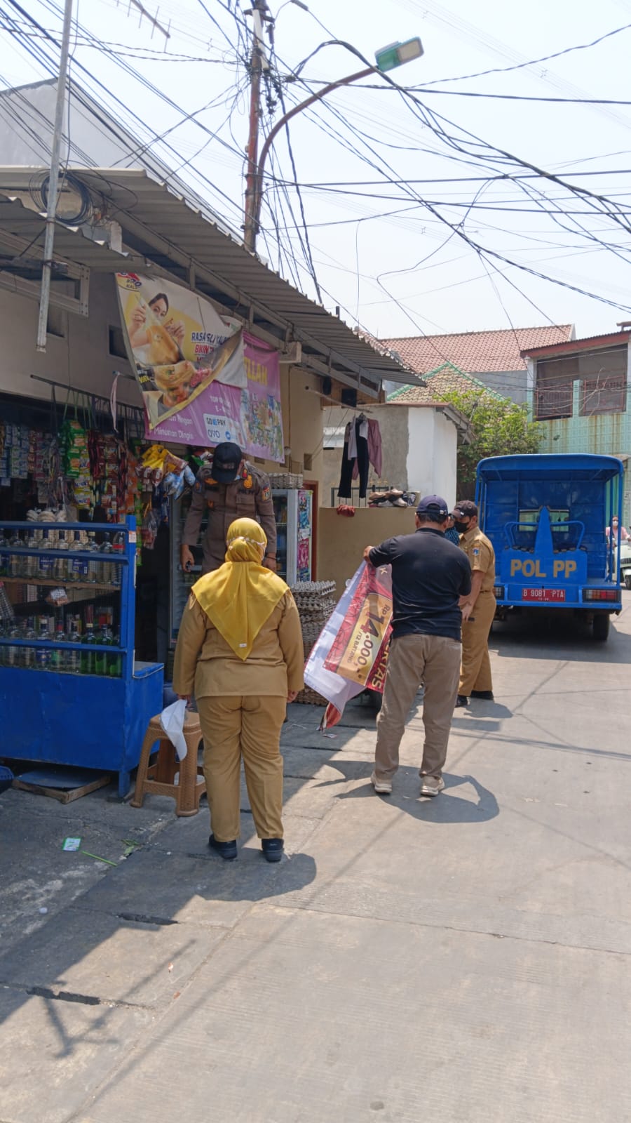 Penertiban spanduk di wilayah Kelurahan Tugu Selatan 2