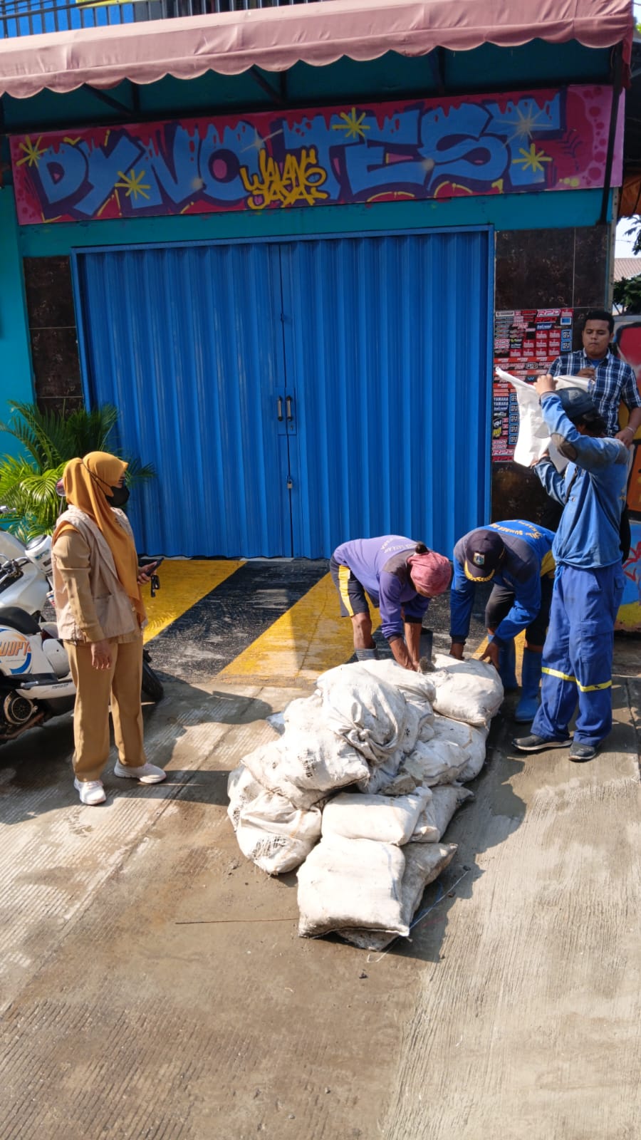 Pembuatan Crossing (sudatan/potongan) Saluran air di Jalan STM Walang, Kelurahan Tugu Selatan, Kecamatan Koja, Jakarta Utara 2