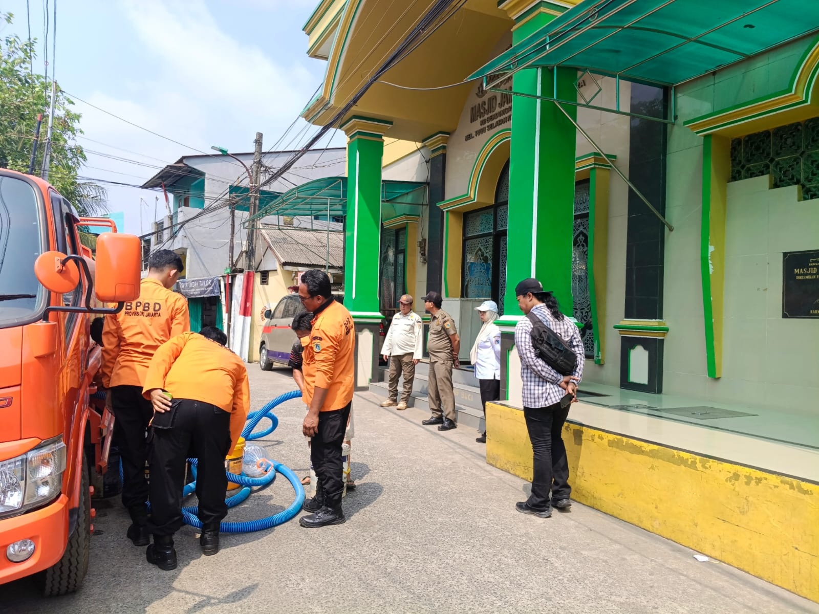 Warga Tugu Selatan Jakut Sebulan Lebih Kekeringan, Akhirnya Dapat Bantuan Air Bersih 1