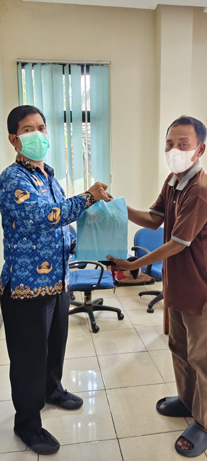 Pembagian Bantuan Natura Lansia Tahap II 2