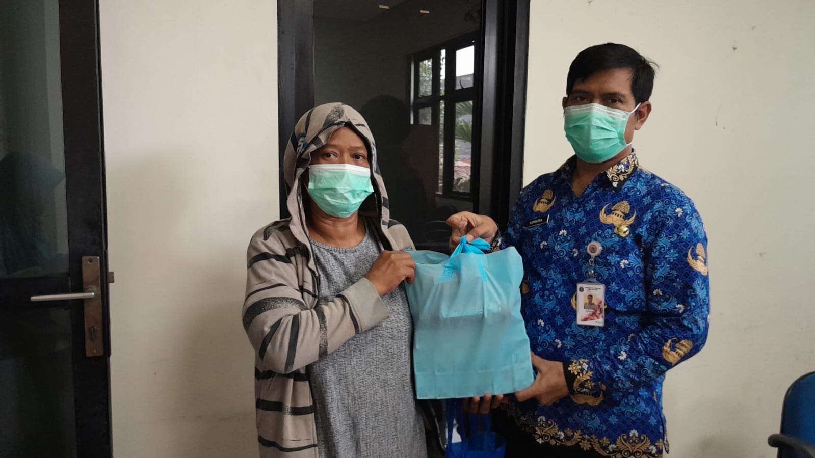 Pembagian Bantuan Natura Lansia Tahap II 5