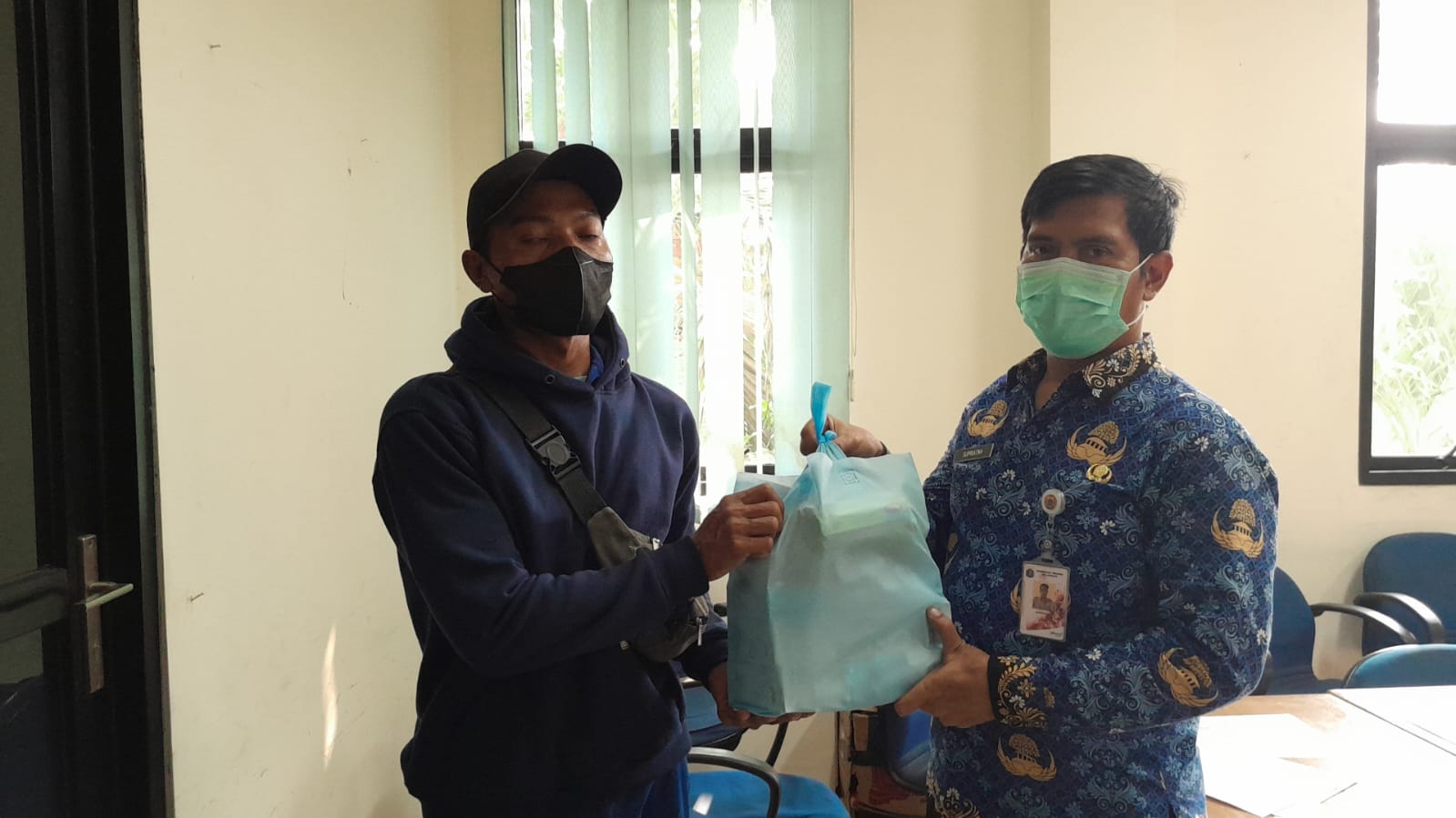 Pembagian Bantuan Natura Lansia Tahap II 3