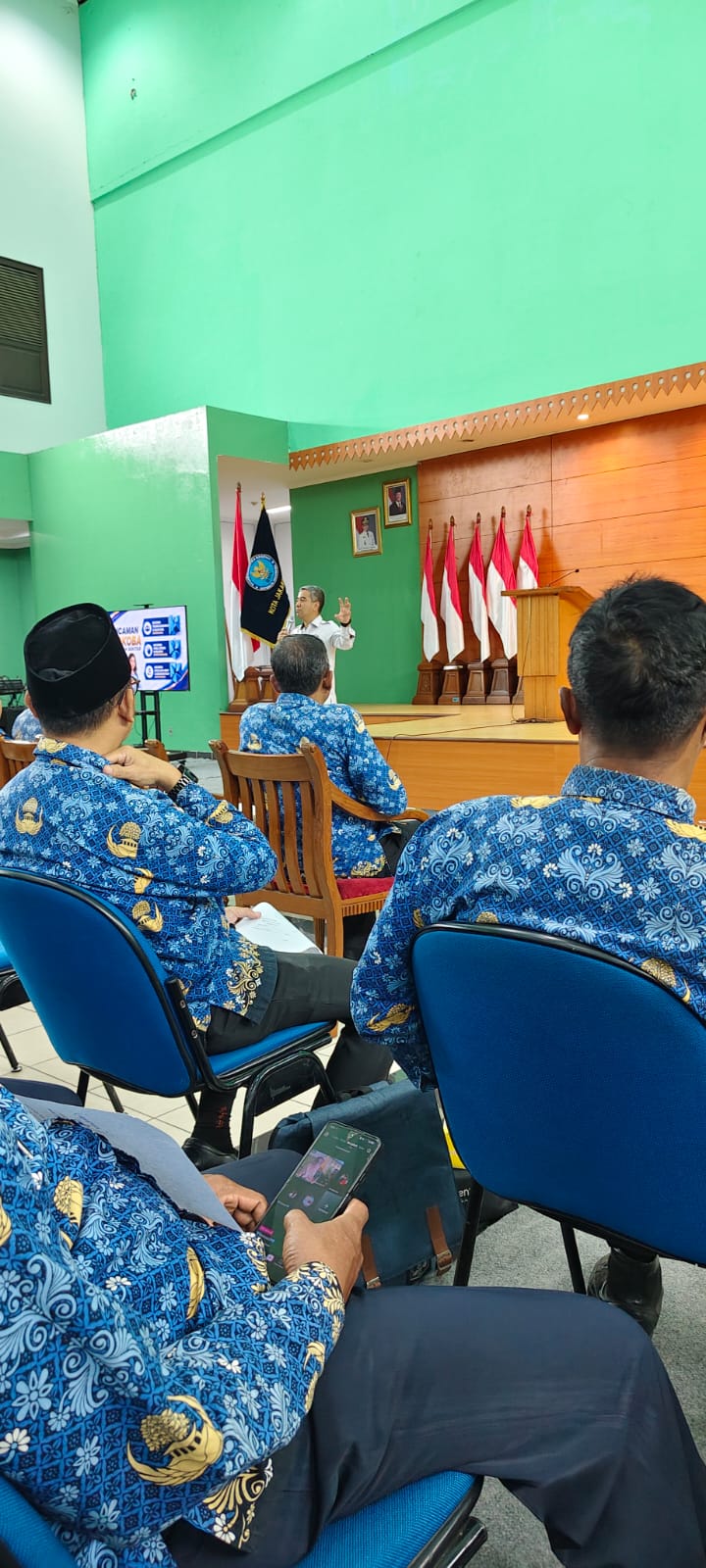 PEMBERDAYAAN MASYARAKAT ANTI NARKOBA MELALUI TES URINE 2