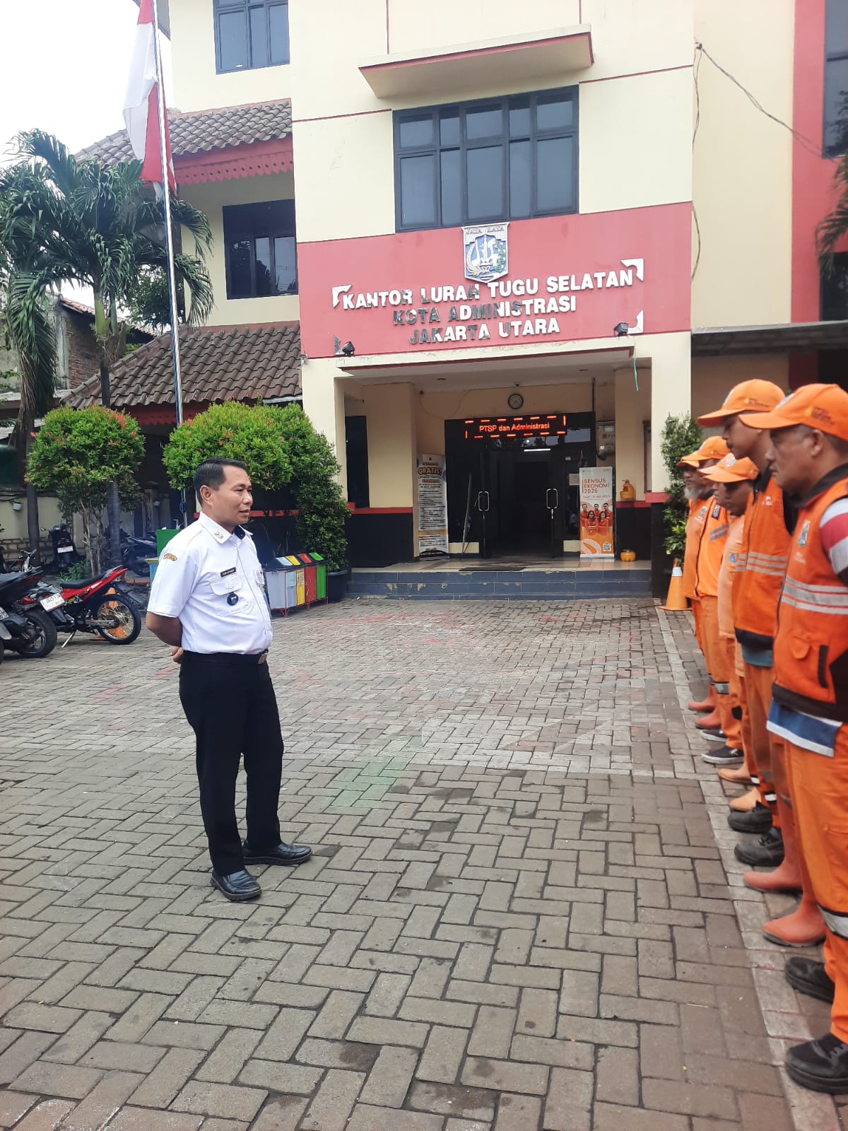LURAH TUGU SELATAN PIMPIN LANGSUNG APEL PPSU KELURAHAN TUGU SELATAN 2