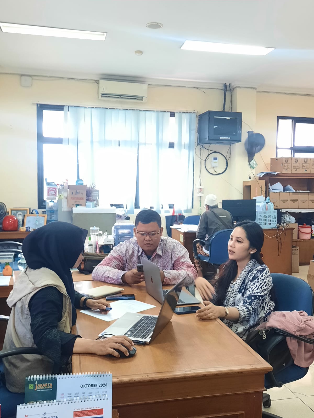 Sudin Lingkungan Hidup Kecamatan Koja Berkoordinsi dengan Kasi Ekbang Kelurahan Tugu Selatan terkait Pilah Sampah 1