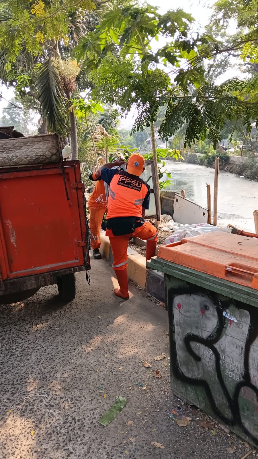 Kerja Bakti Wilayah RW 04 Kelurahan Tugu Selatan 3
