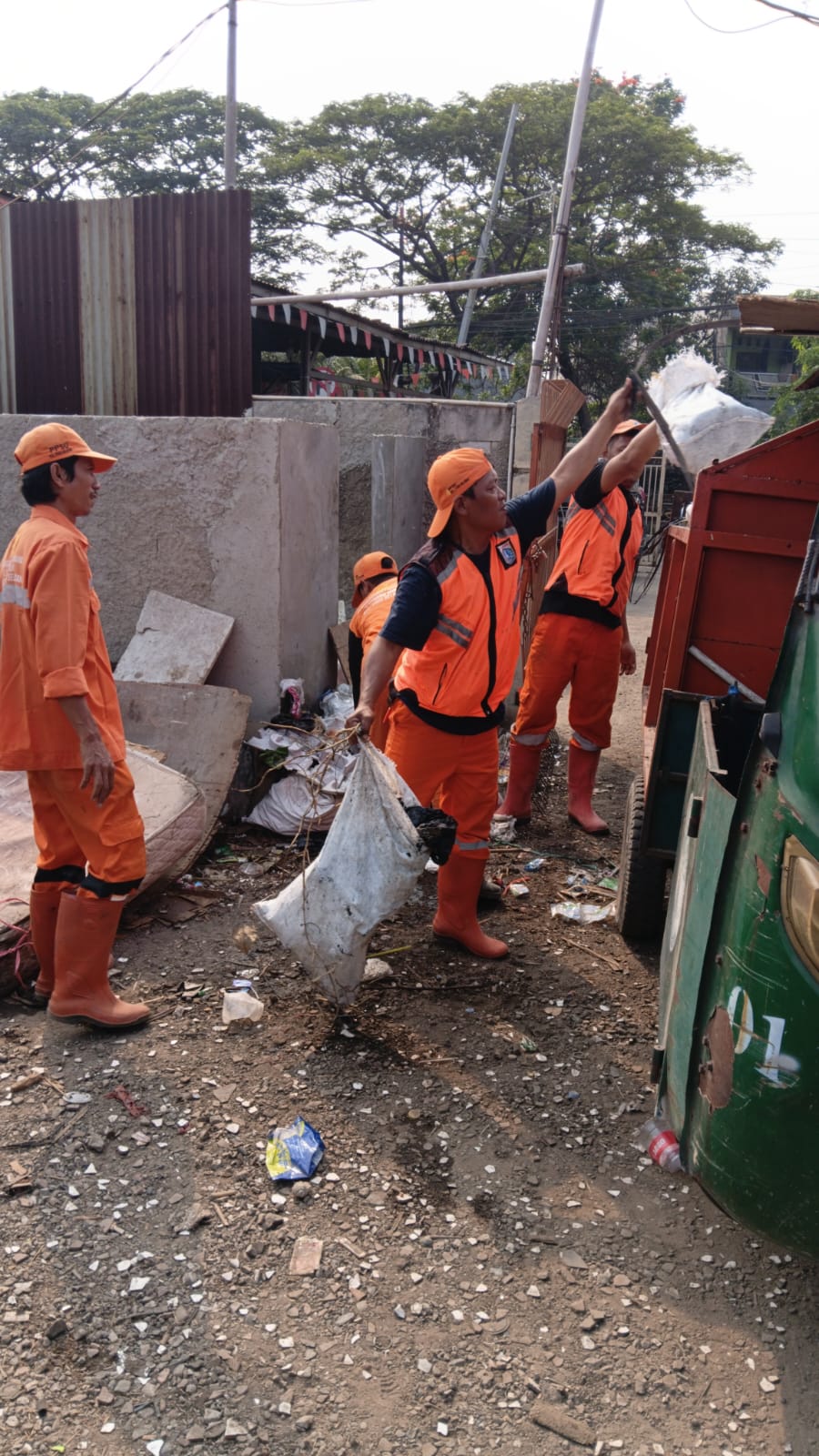 Kerja Bakti Wilayah RW 04 Kelurahan Tugu Selatan 5