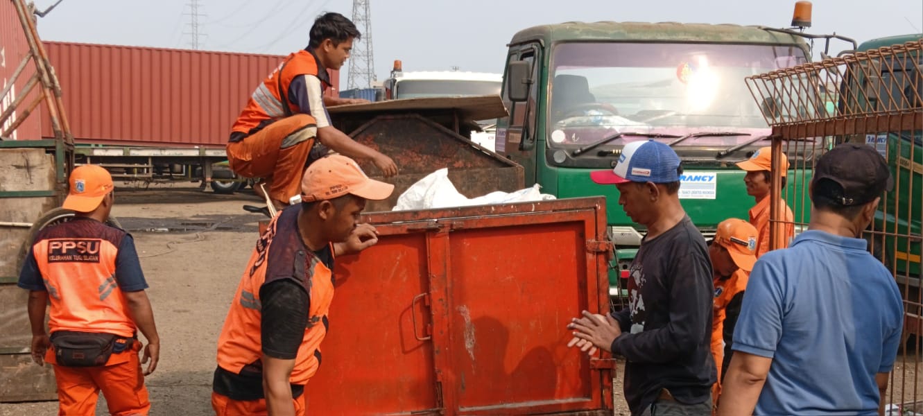 Kerja Bakti Wilayah RW 04 Kelurahan Tugu Selatan 6