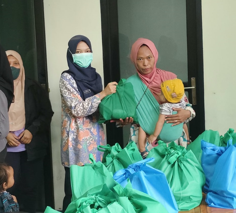 Pembagian Bantuan Natura Lansia Tahap V 2