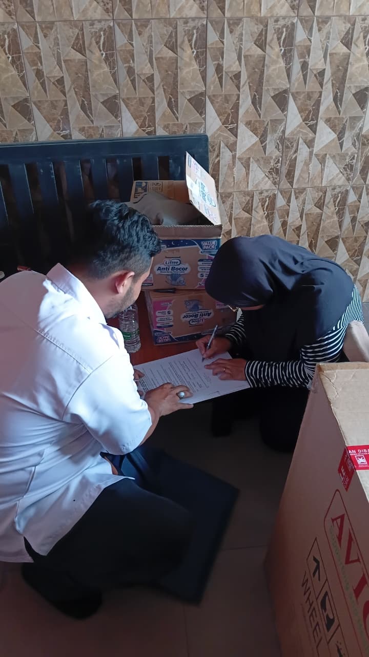 Wujud Kepedulian Sosial, BAZNAS Bersama Kelurahan Tugu Selatan Serahkan Kursi Roda dan Bantuan Renovasi Rumah untuk Warga 3