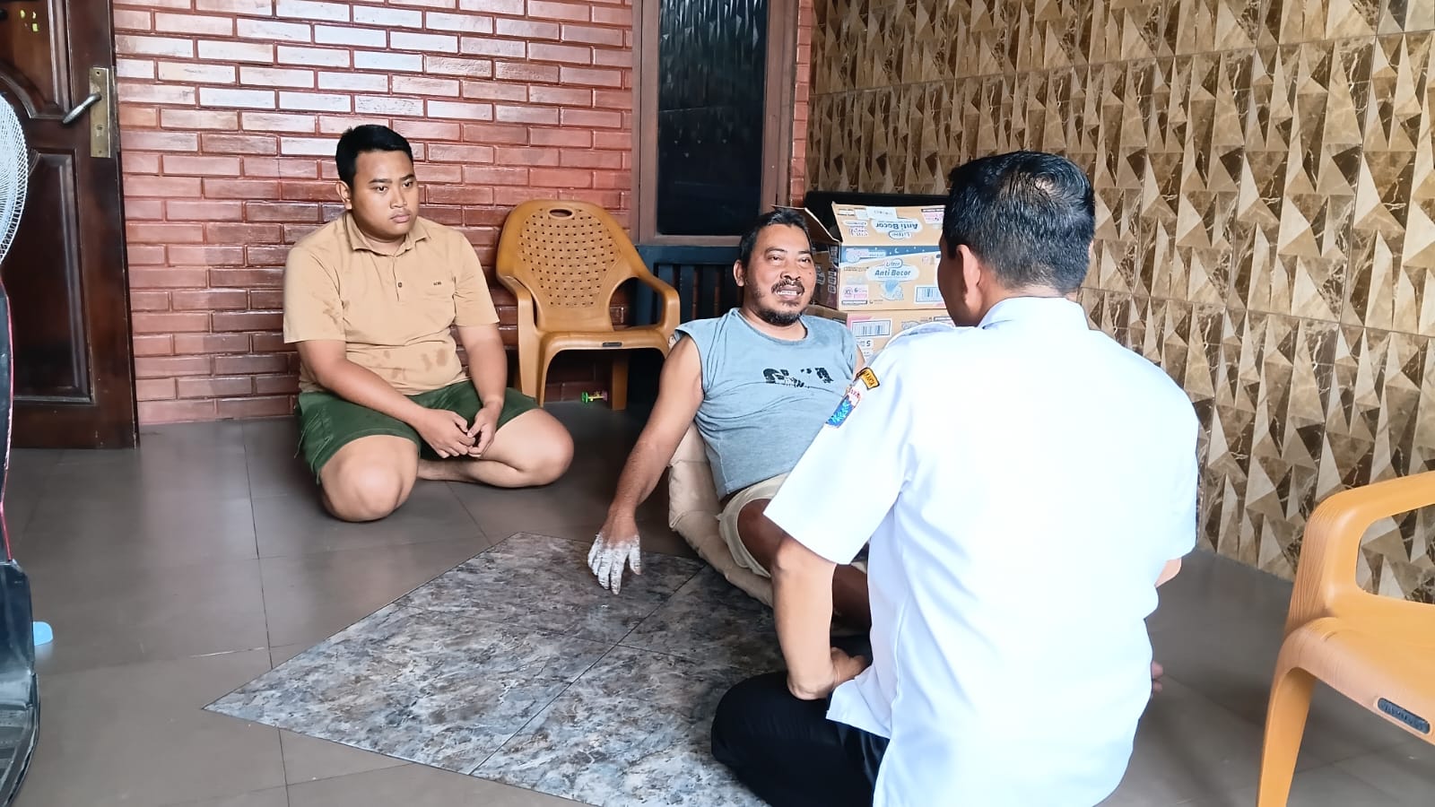 Wujud Kepedulian Sosial, BAZNAS Bersama Kelurahan Tugu Selatan Serahkan Kursi Roda dan Bantuan Renovasi Rumah untuk Warga 4