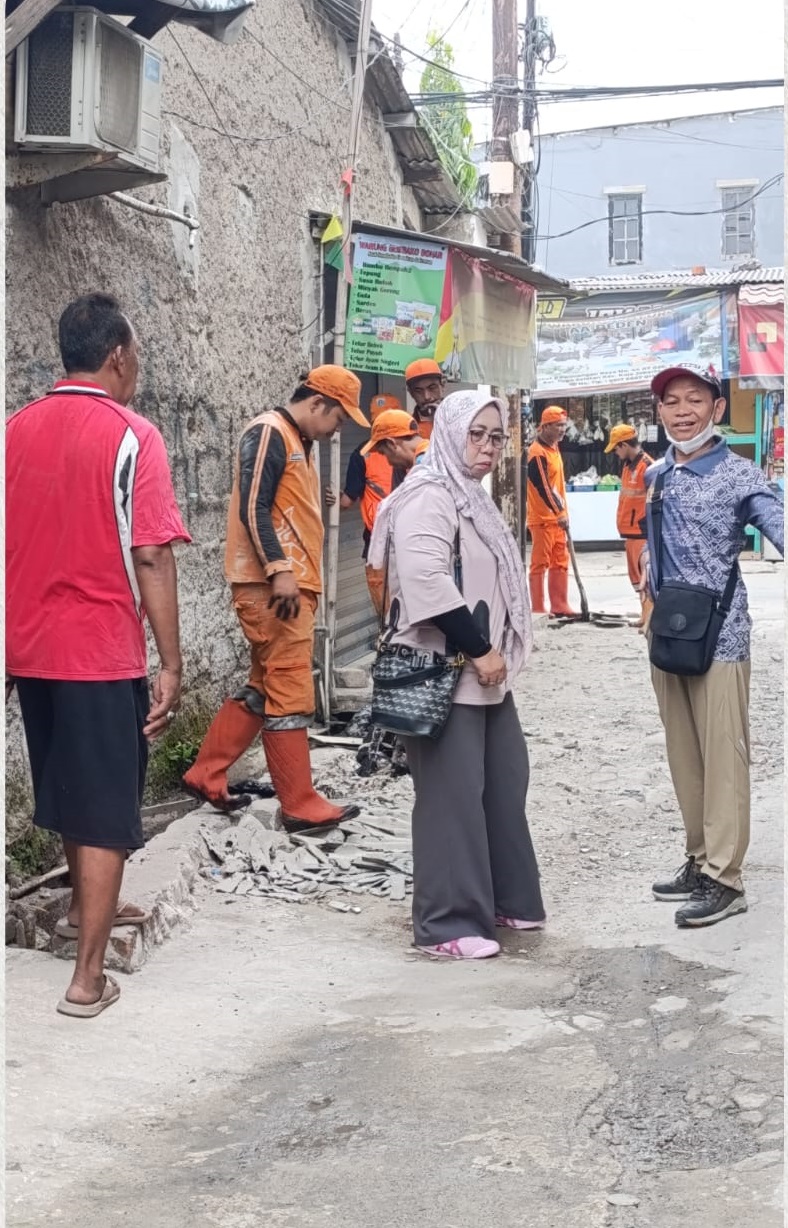 Warga RT 21 RW 07 Bersama PPSU Tugu Selatan Gelar Kerja Bakti Lingkungan 4