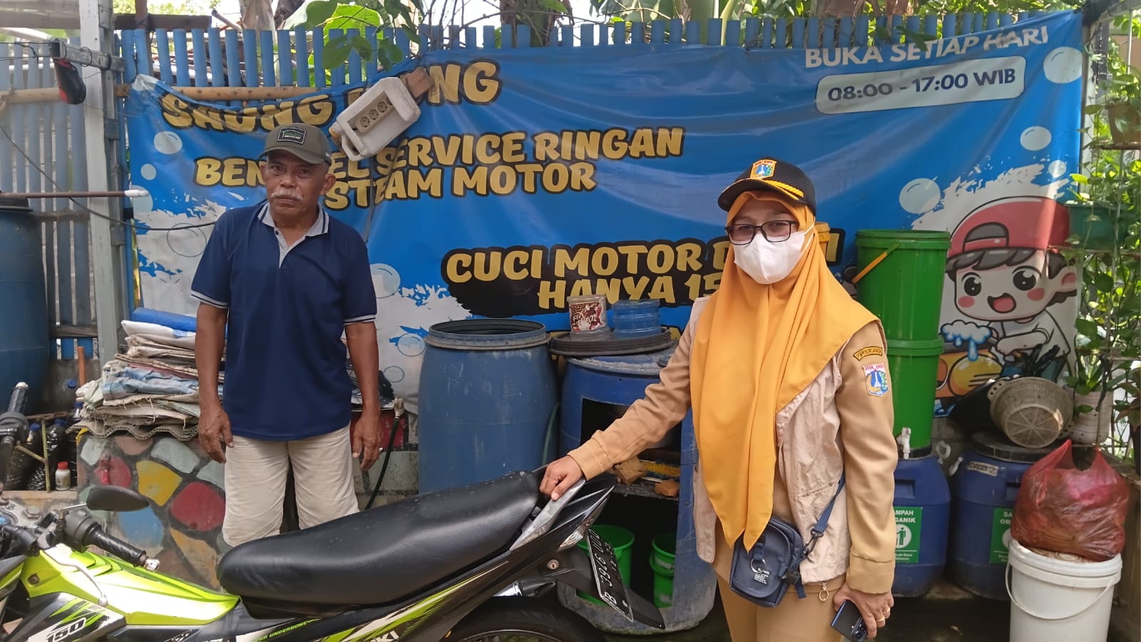 Tingkatkan Pengelolaan Sampah Mandiri, Kasi Ekbang Tinjau Pembuatan Kompos dan Bank Sampah Saung Riung 3