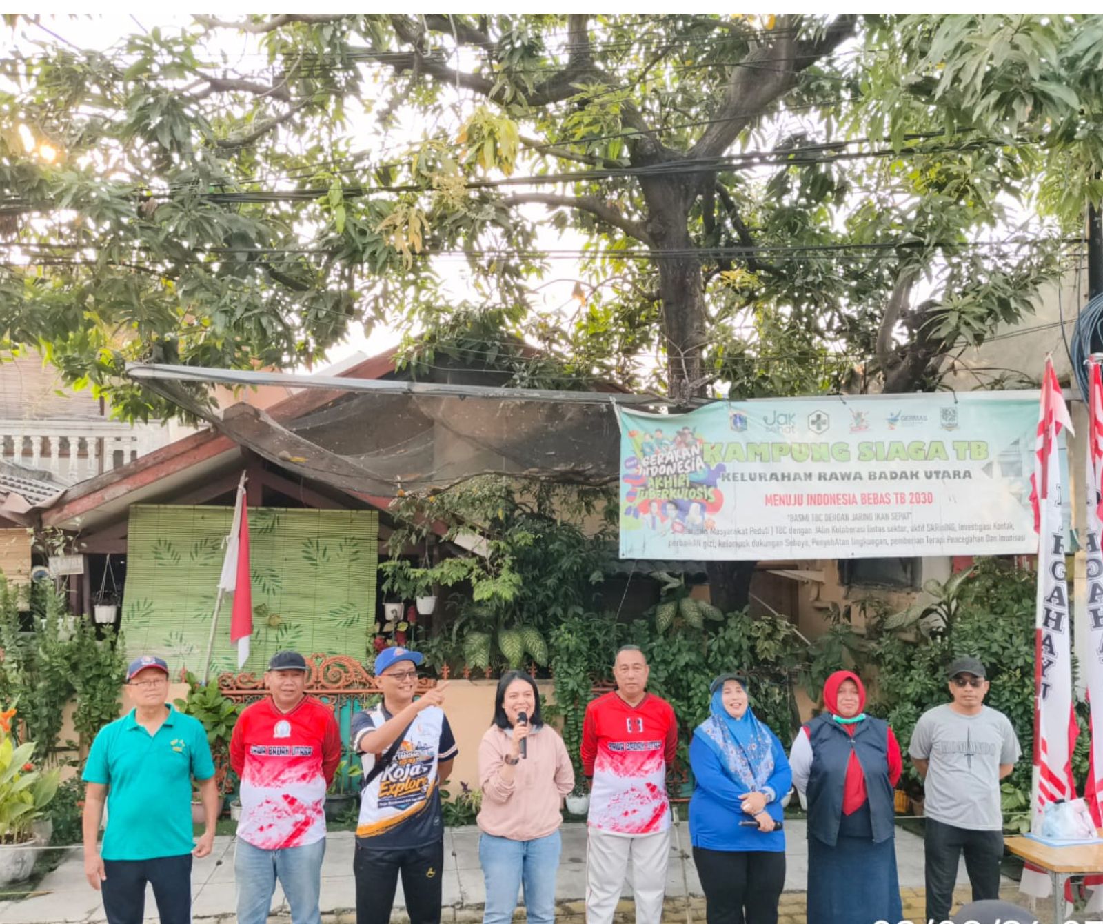 KERJA BAKTI DAN PENANAMAN HIDROPONIK DI RW 004 1