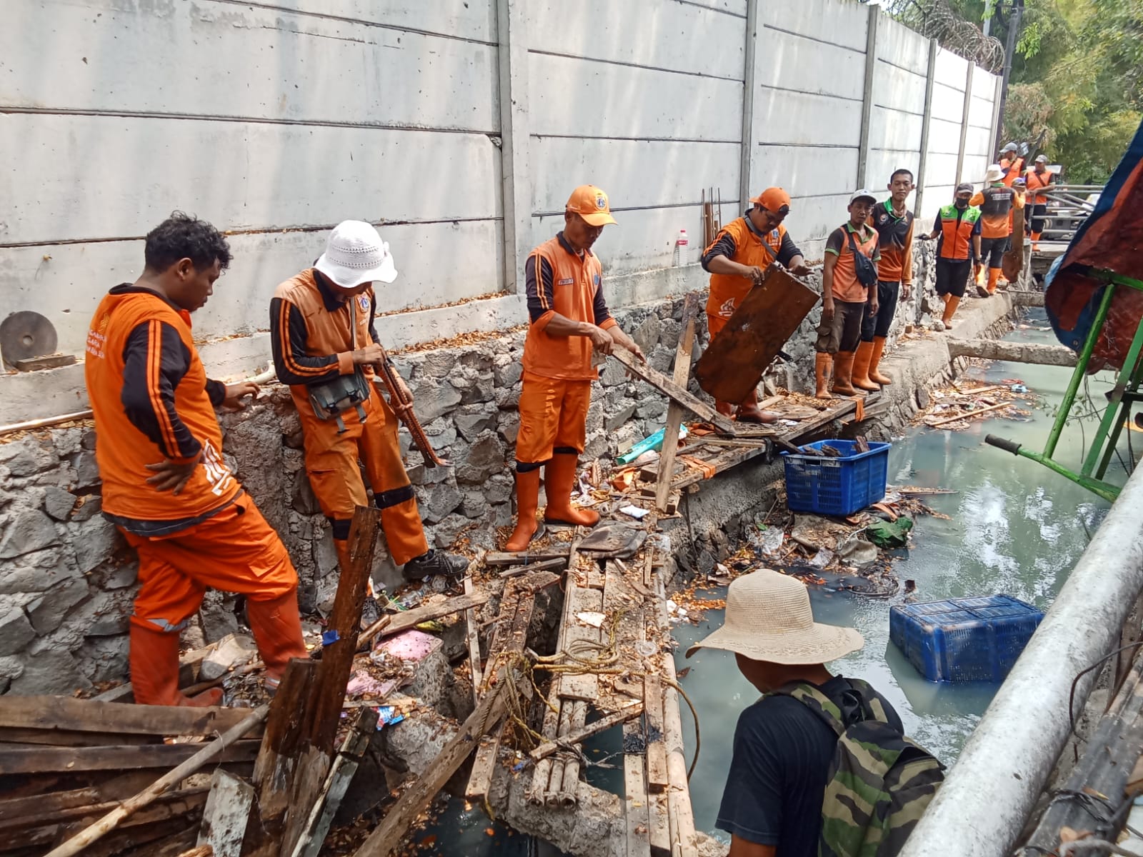Monitoring Tindak Lanjut Aduan Masyarakat di RW 008 1