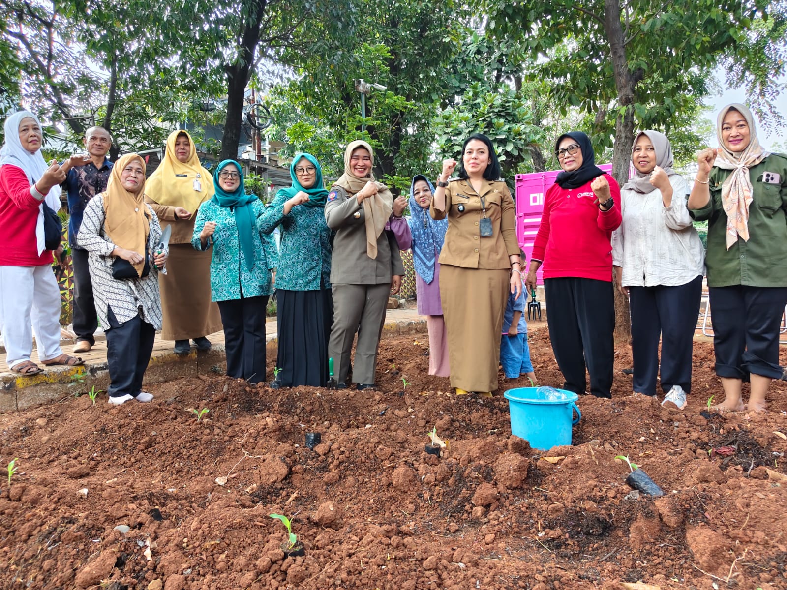 Tanam Serentak, Hijaukan Lingkungan Bersama 4