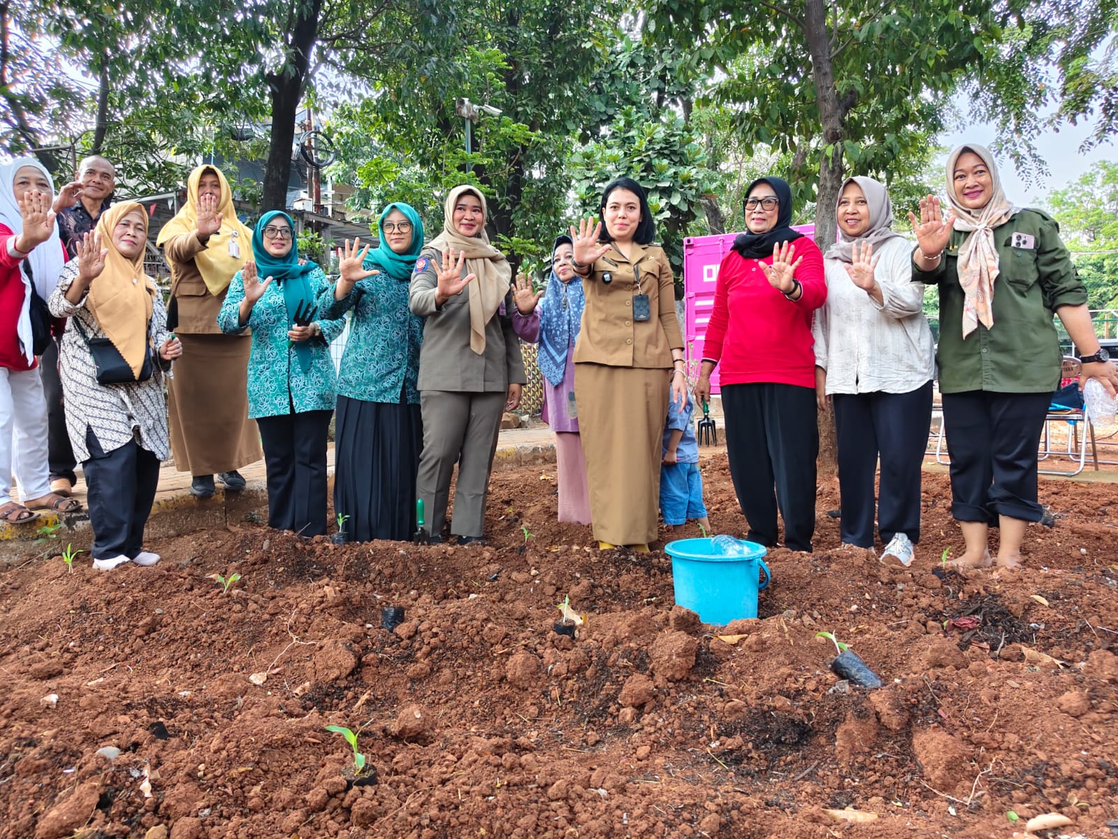 Tanam Serentak, Hijaukan Lingkungan Bersama 1