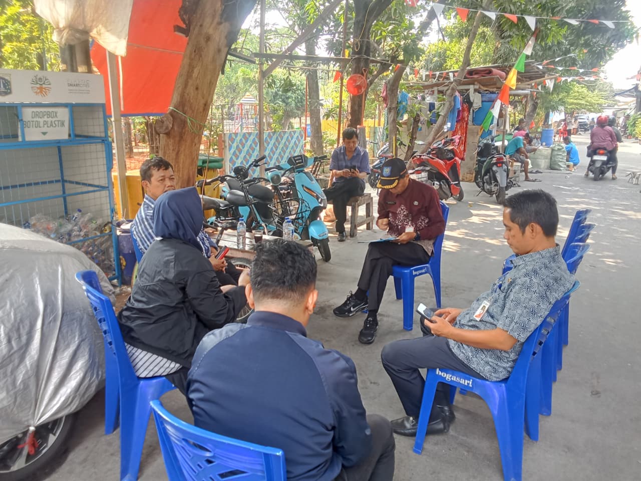 Serah Terima Penyelesaian Renovasi Dua Lapangan Futsal di Wilayah Kelurahan Rawa Badak Utara 1