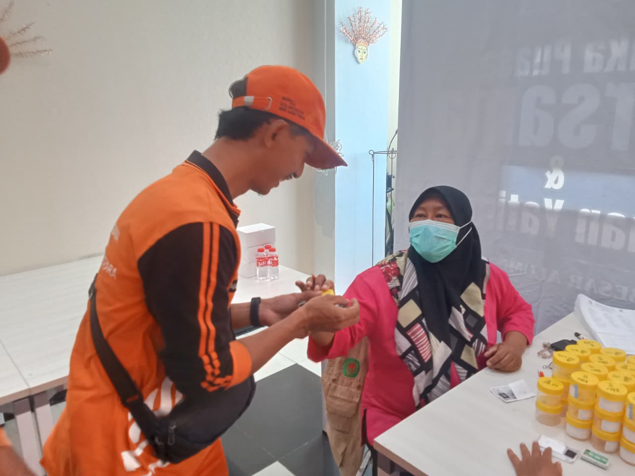 Deteksi Dini untuk Hidup Lebih Sehat, Kelurahan Rawa Badak Utara Bersama Puskesmas Laksanakan Pemeriksaan Gula Darah dan Skrining TB 4
