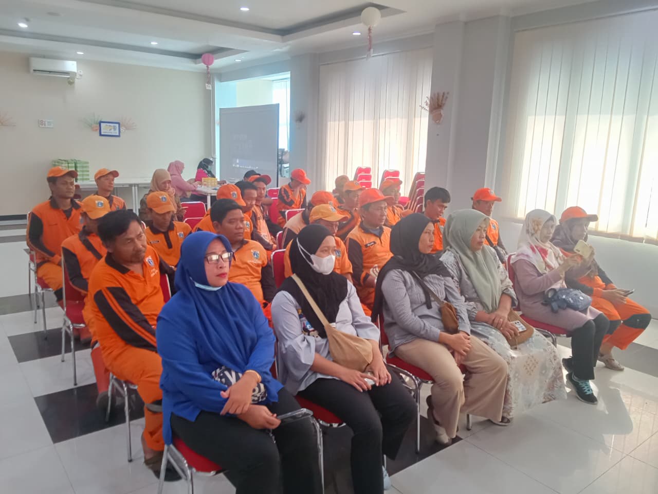 Deteksi Dini untuk Hidup Lebih Sehat, Kelurahan Rawa Badak Utara Bersama Puskesmas Laksanakan Pemeriksaan Gula Darah dan Skrining TB 5