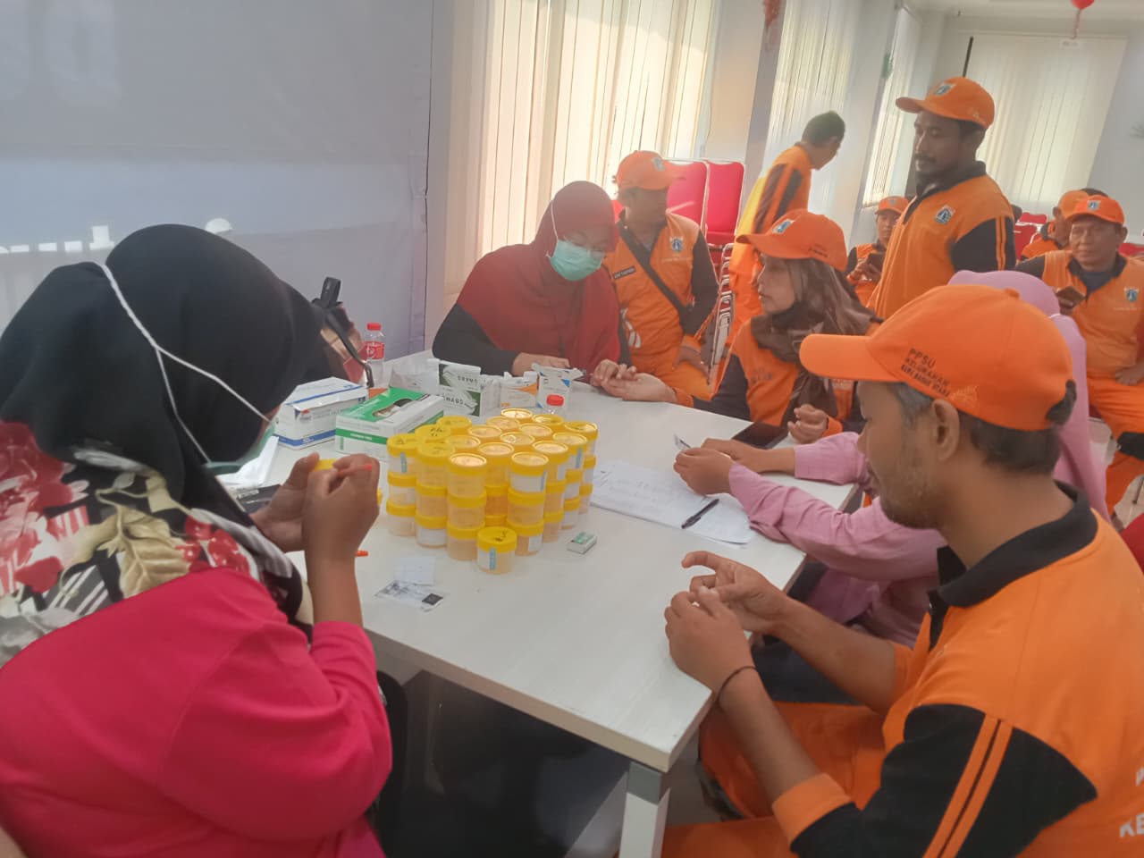 Deteksi Dini untuk Hidup Lebih Sehat, Kelurahan Rawa Badak Utara Bersama Puskesmas Laksanakan Pemeriksaan Gula Darah dan Skrining TB 3