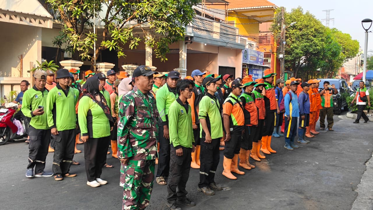 Kerja Bakti Massal dan Perawatan Waduk Rawa Badak, Wujud Kolaborasi Menjaga Destinasi Wisata Kecamatan Koja 3