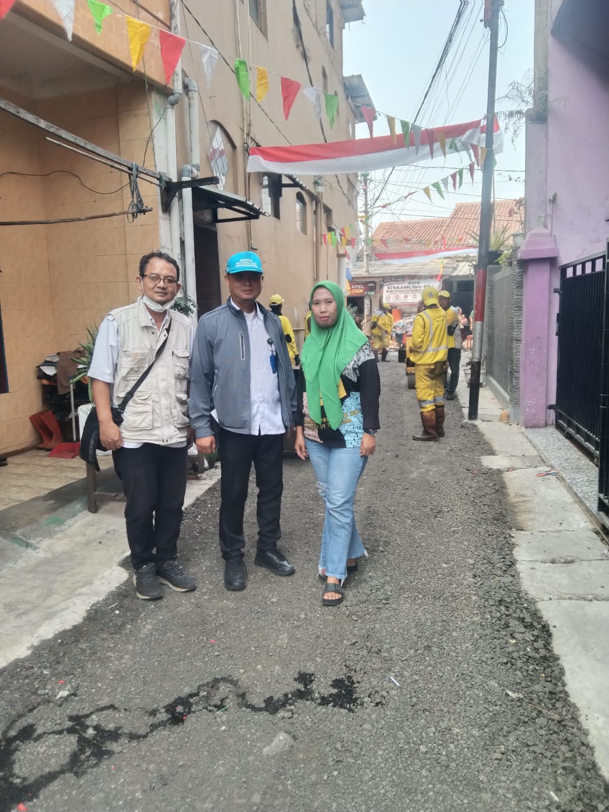 Kasi Ekonomi dan Pembangunan Kelurahan Rawa Badak Selatan Monitoring Pengaspalan Jalan di RT 07/RW 03 1