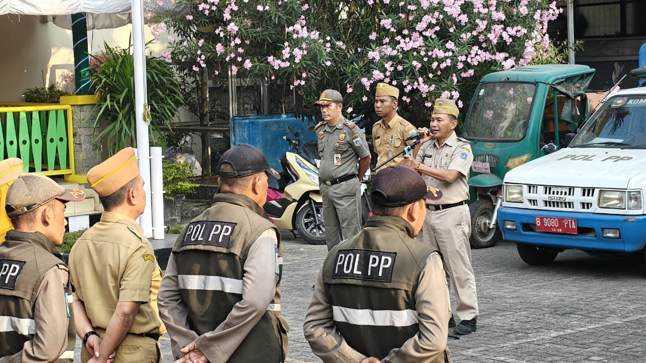 Apel Pagi Tingkat Kelurahan Rawa Badak Selatan Tingkatkan Disiplin dan Koordinasi Pelayanan Masyarakat 4