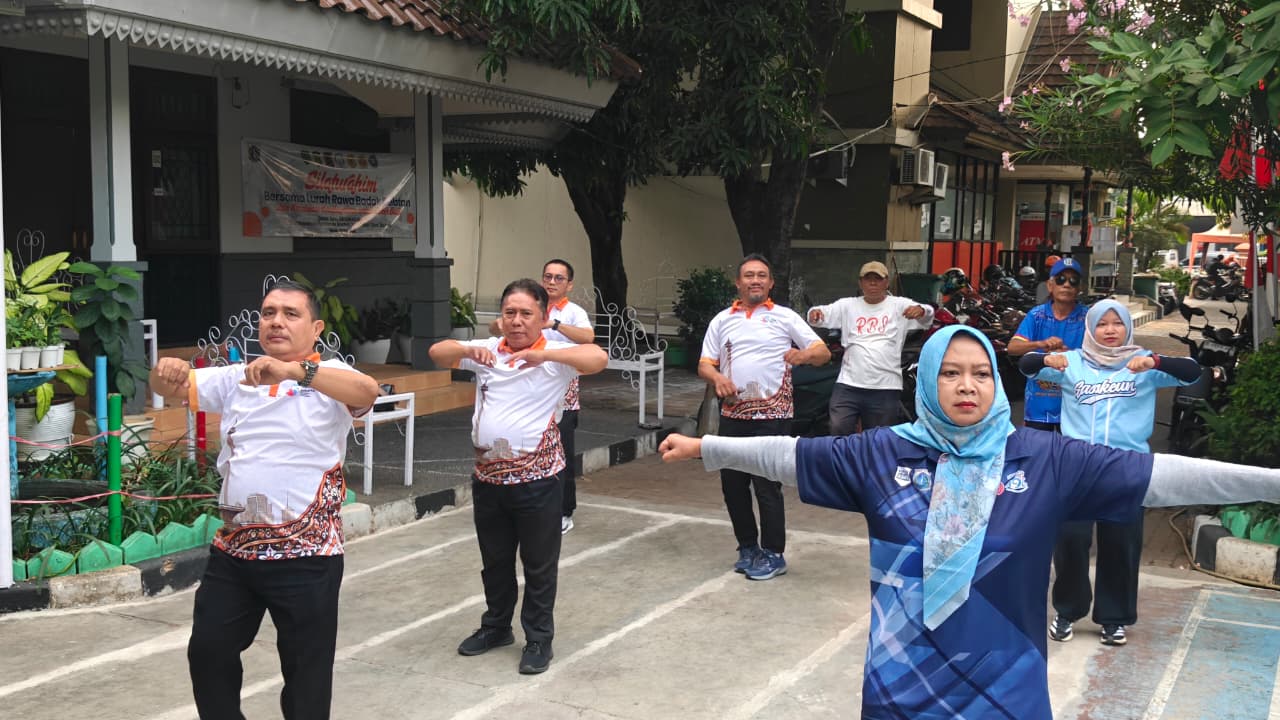Jaga Kebugaran dan Kekompakan, Kelurahan Rawa Badak Selatan Gelar Senam Pagi Bersama 4