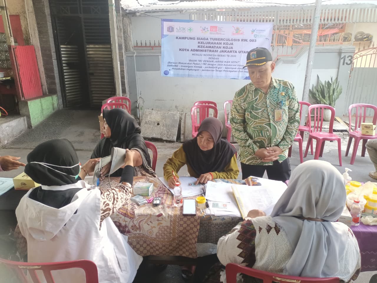 Kegiatan Monitoring dan Evaluasi Penanggulangan Penyakit Tuberkulosis (TB) di Wilayah RW 003 Kelurahan Koja 3