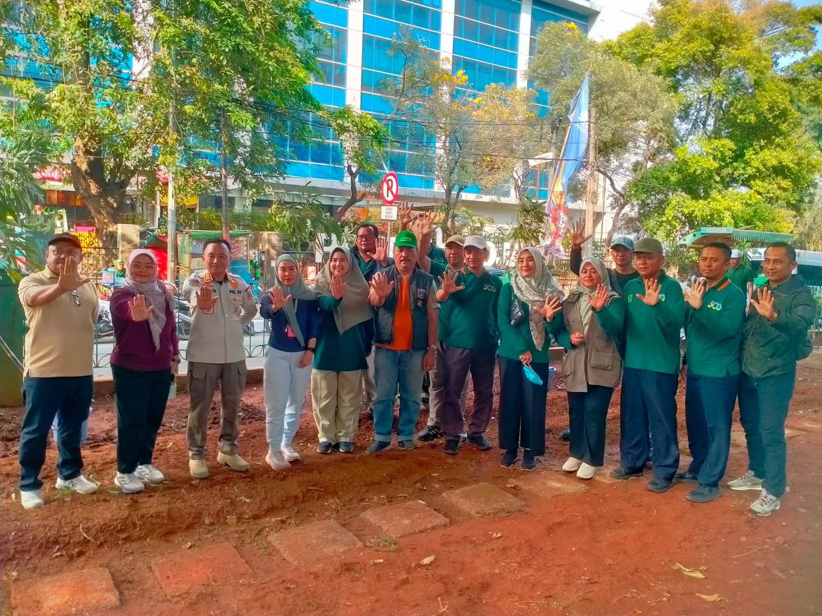 Jumat Menanam' bersama Suku Dinas Pertamanan dan Hutan Kota Administrasi Jakarta Utara 2