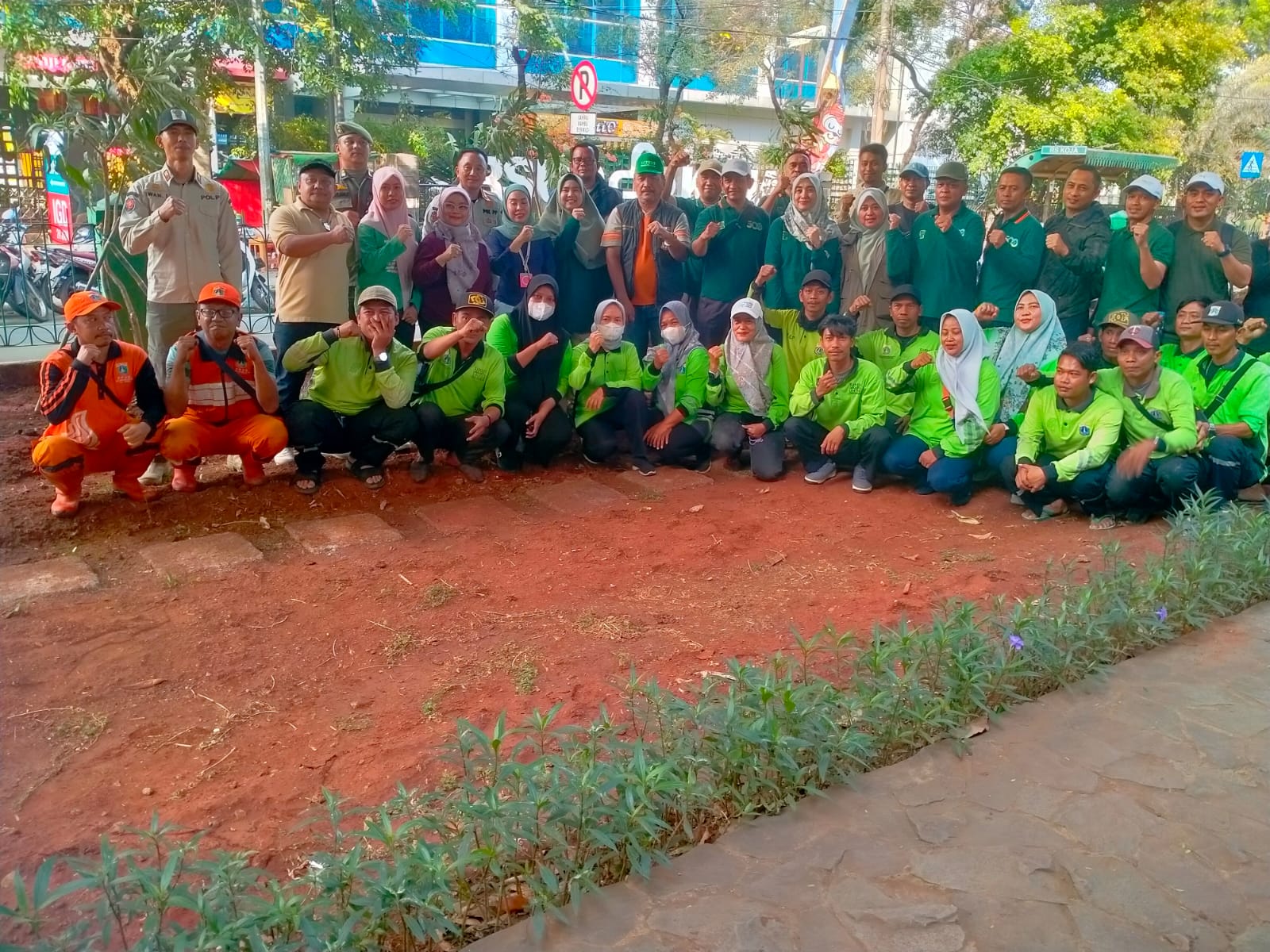 Jumat Menanam' bersama Suku Dinas Pertamanan dan Hutan Kota Administrasi Jakarta Utara 5