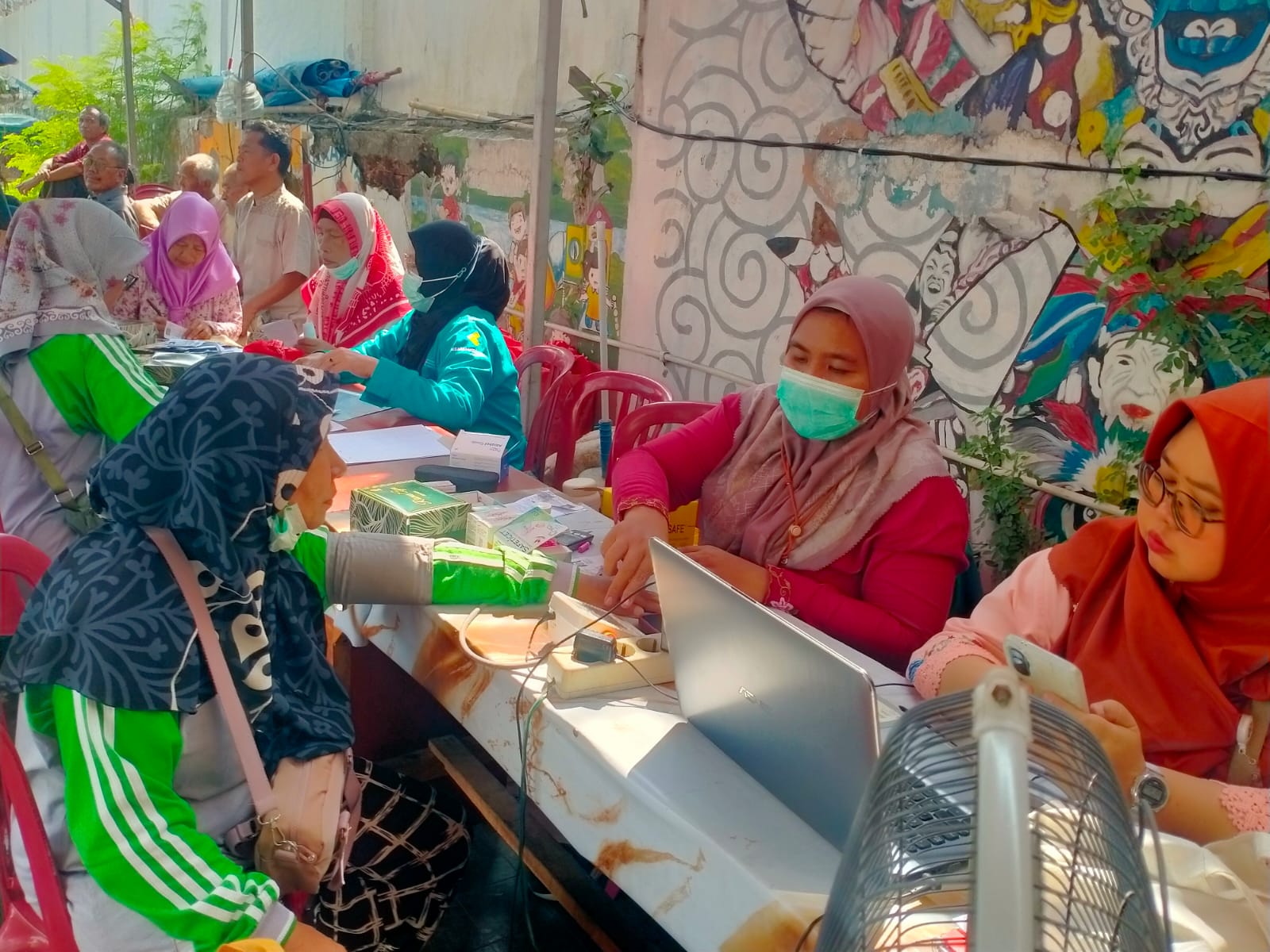 Kegiatan skruning TBC yang terintegrasi dengan Cek Kesehatan Gratis (CKG) dan pemeriksaan rontgen 3