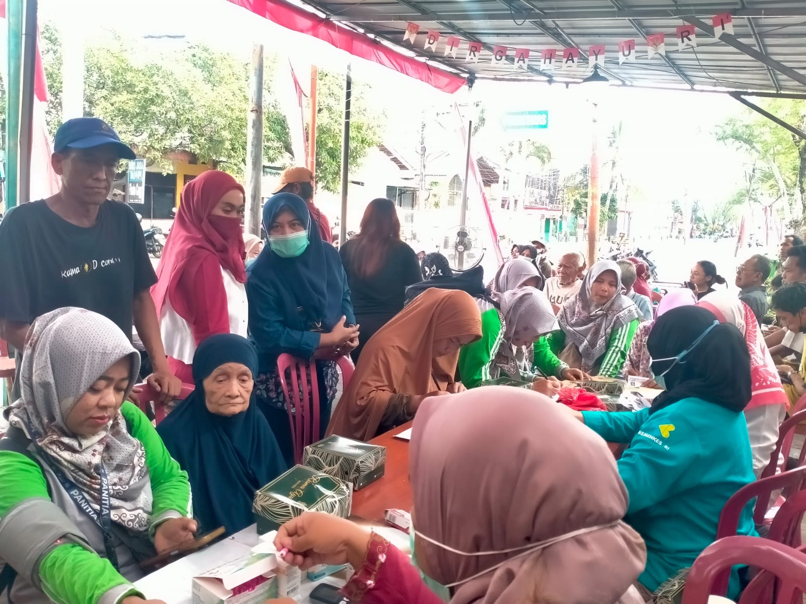 Kegiatan skruning TBC yang terintegrasi dengan Cek Kesehatan Gratis (CKG) dan pemeriksaan rontgen 2