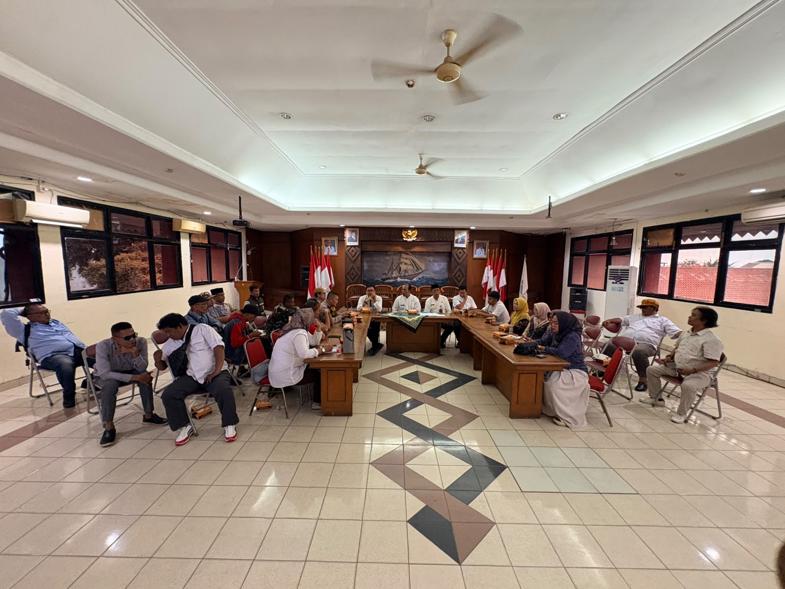 Rapat Pembahasan Standar Pelayanan Kelurahan Kalibaru Tahun 2026 5
