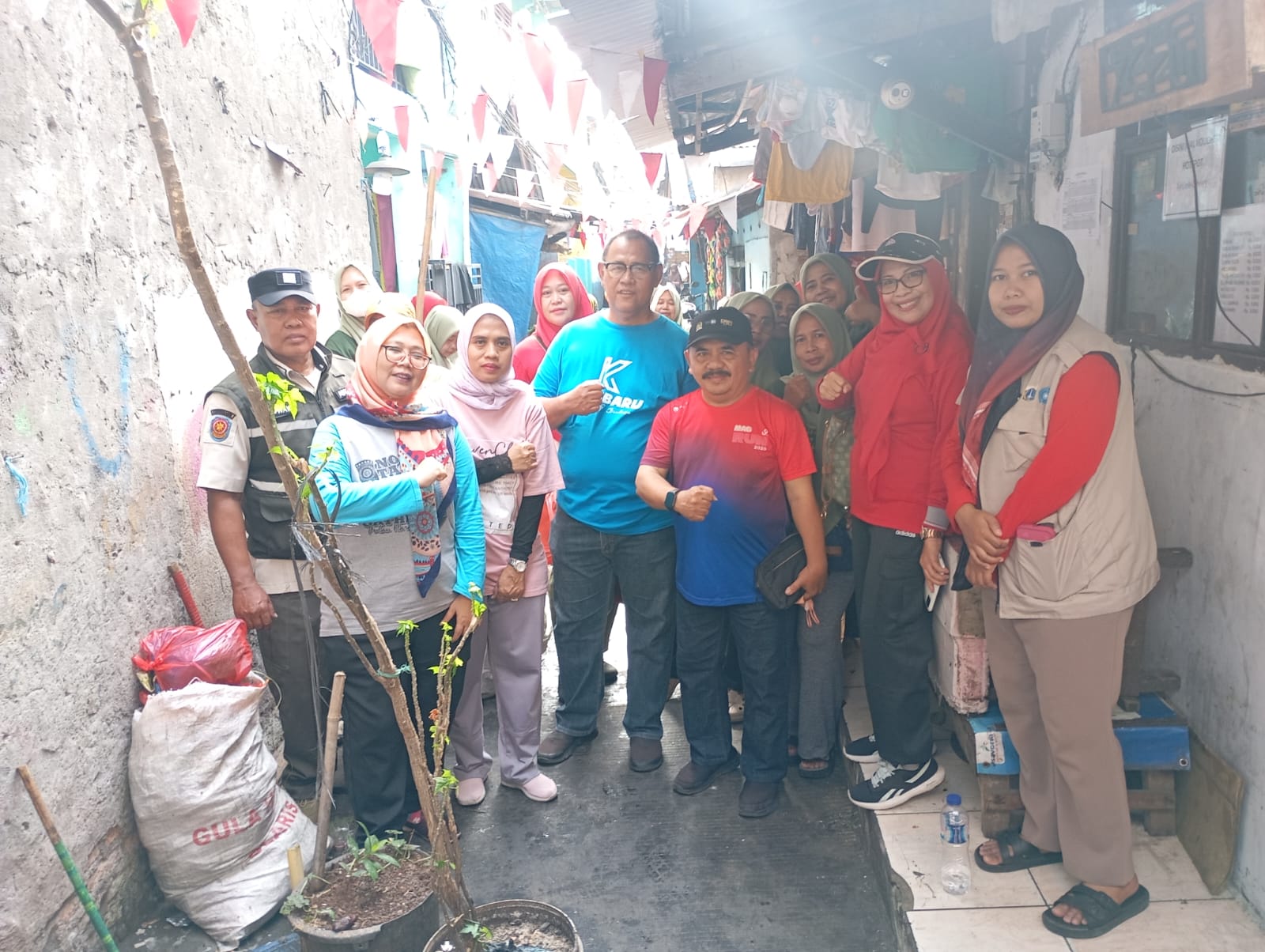 Kerja Bakti Kelurahan Kalibaru di Wilayah RW 06 5