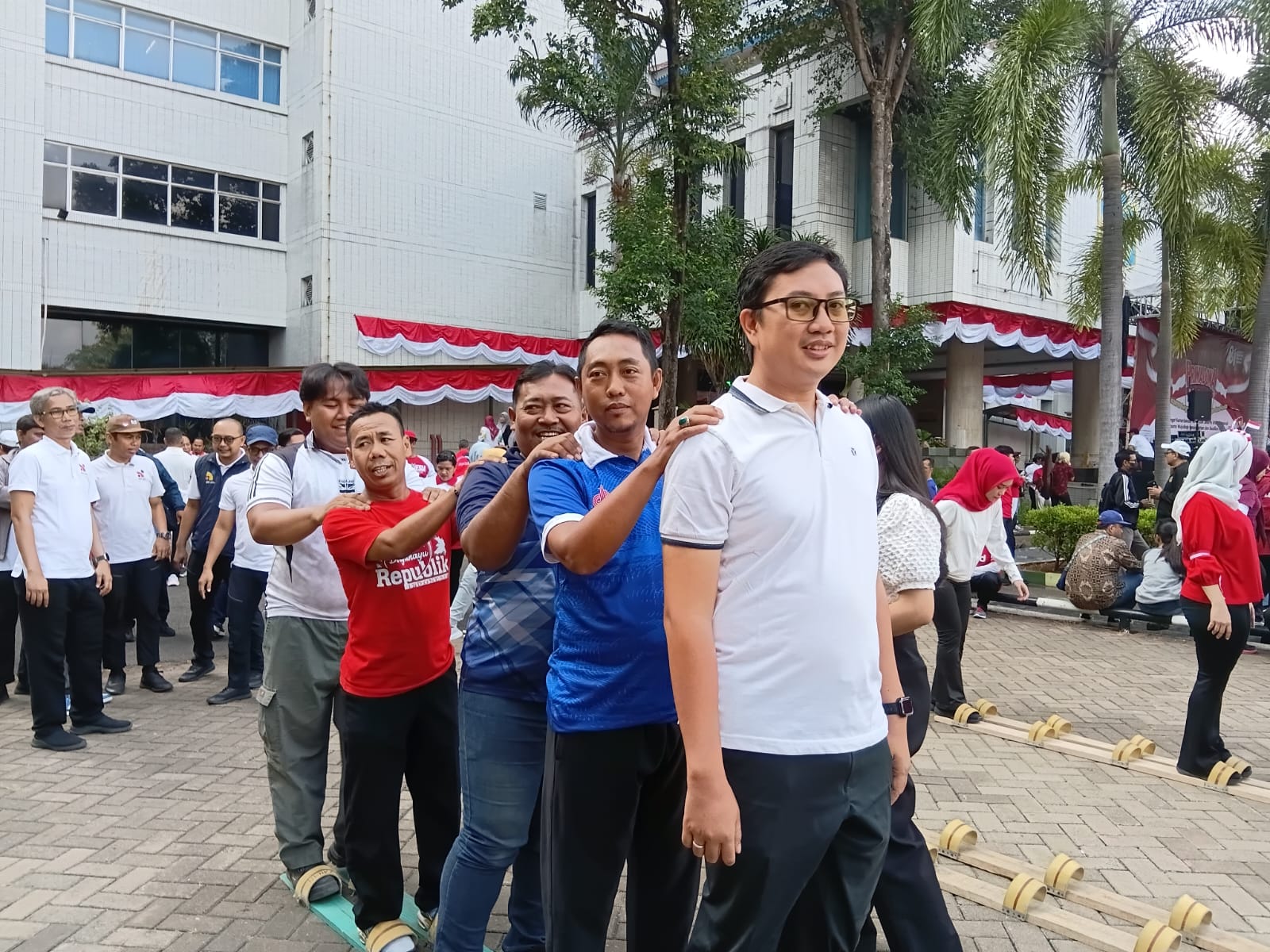 Lurah Kalibaru Beserta Jajaran Mengikuti Senam Primadona 3