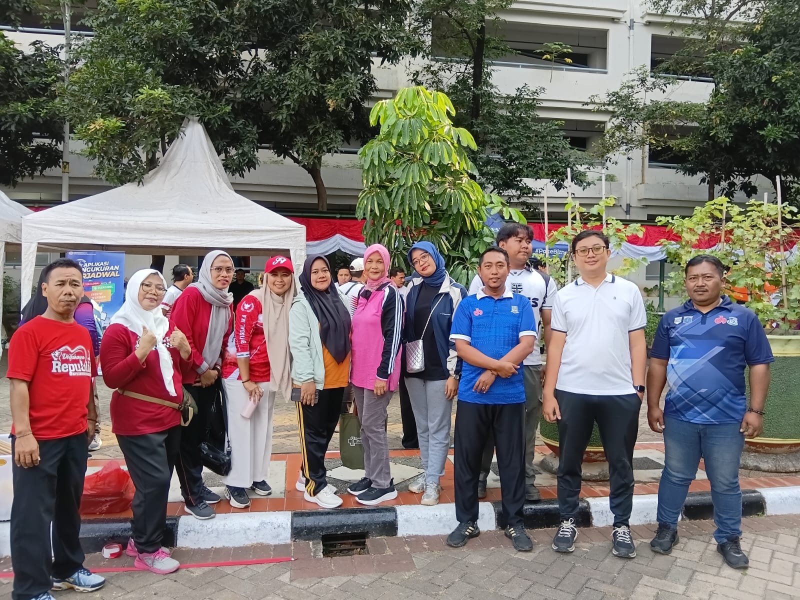 Lurah Kalibaru Beserta Jajaran Mengikuti Senam Primadona 2