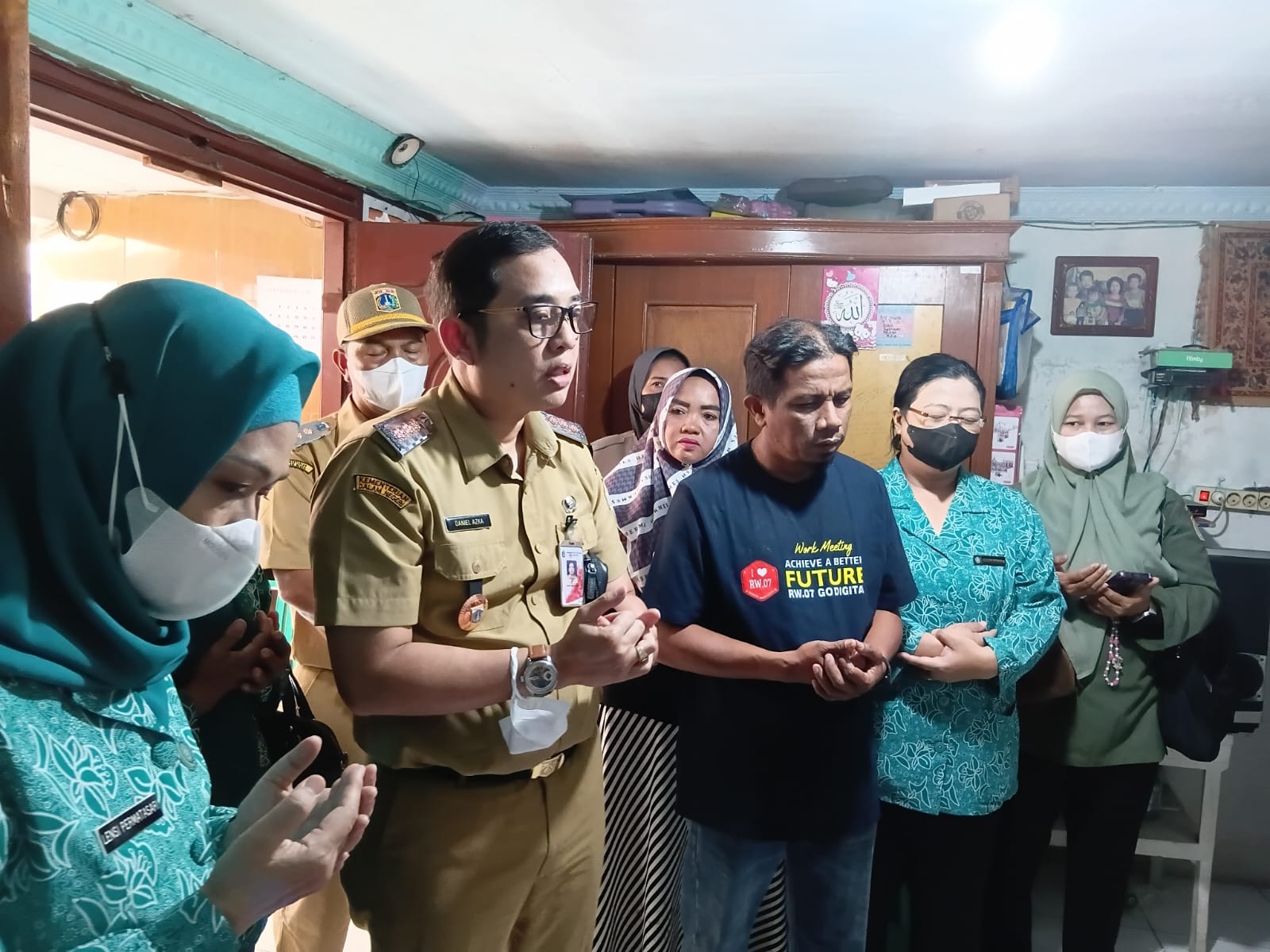 Kunjungan Walikota Jakarta Utara ke Rumah Ananda Yasmin penderita penyakit Auto Imun 4