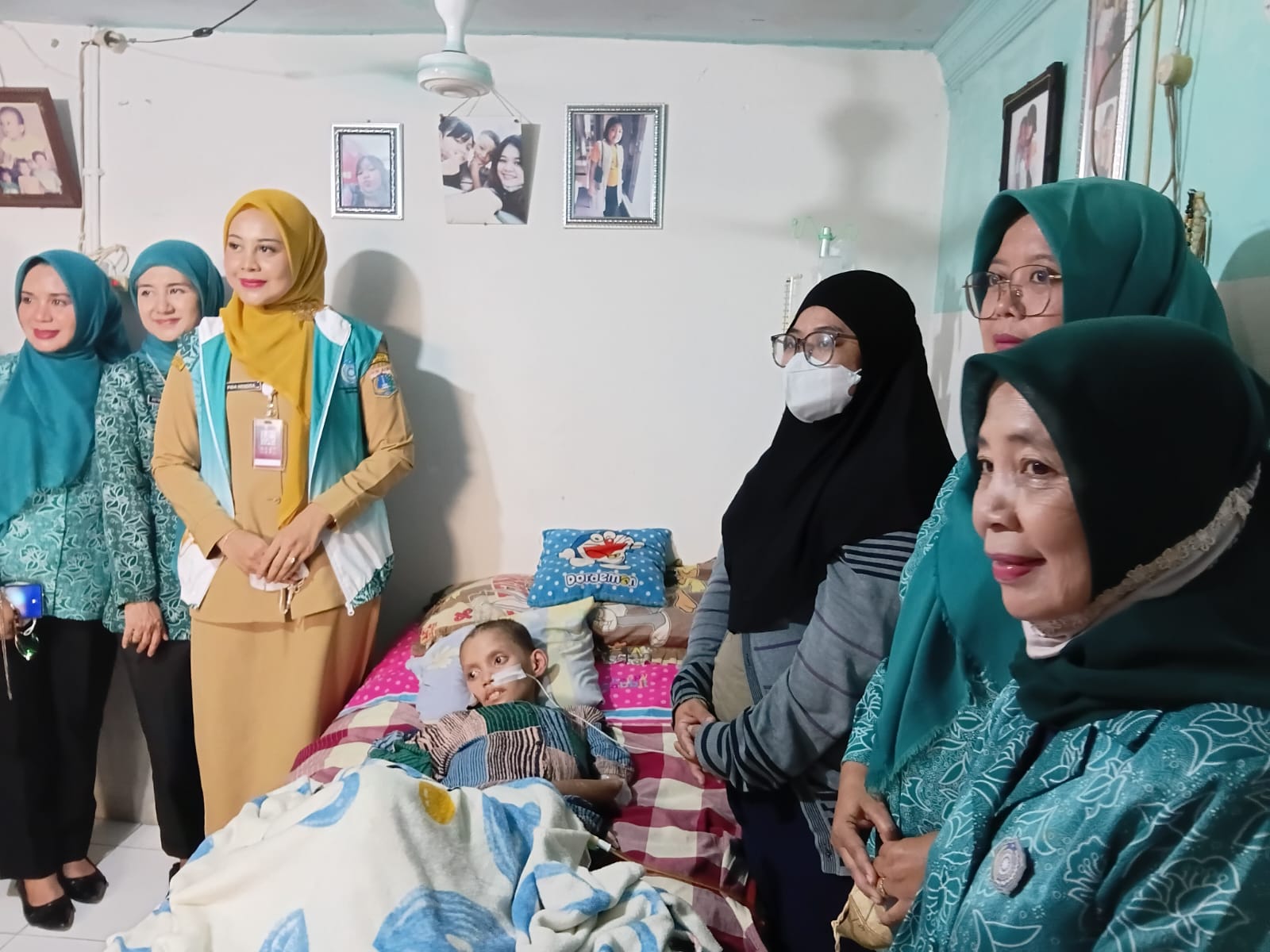 Kunjungan Walikota Jakarta Utara ke Rumah Ananda Yasmin penderita penyakit Auto Imun 1