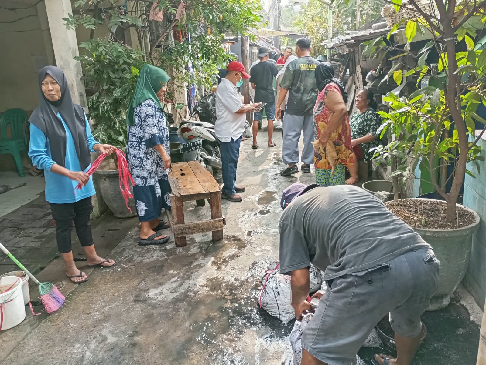 Monitoring Kerja Bakti di RW 001 Kelurahan Kalibaru 2