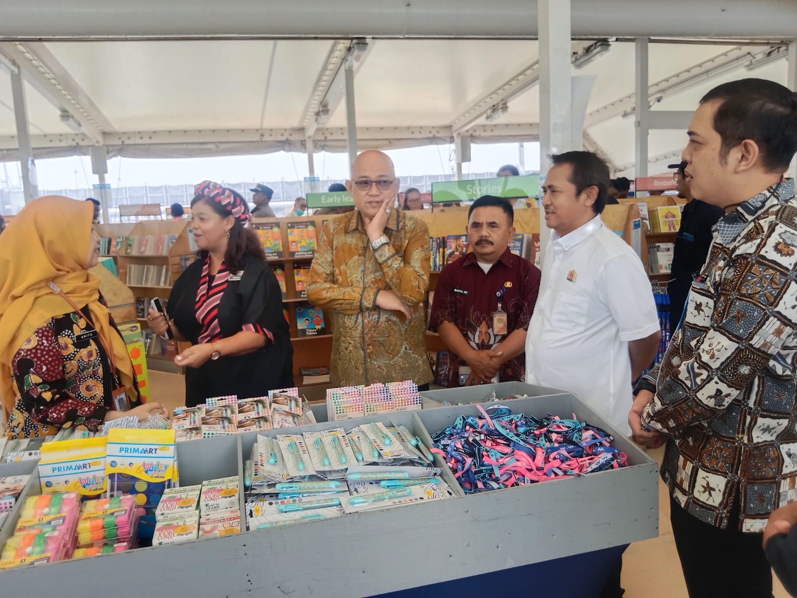 Sekkel Kalibaru Dampingi Wakil Wali Kota Jakut Sambut MV Doulos Hope di Pelabuhan IKT 3