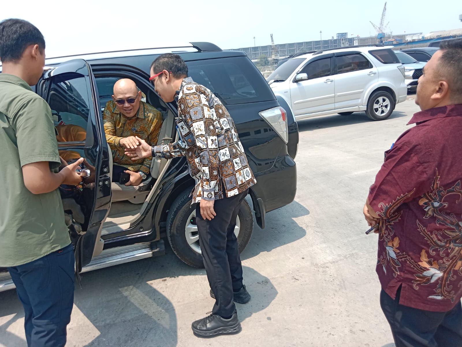 Sekkel Kalibaru Dampingi Wakil Wali Kota Jakut Sambut MV Doulos Hope di Pelabuhan IKT 1