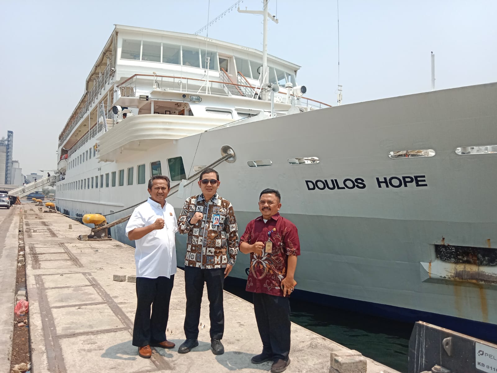 Sekkel Kalibaru Dampingi Wakil Wali Kota Jakut Sambut MV Doulos Hope di Pelabuhan IKT 4