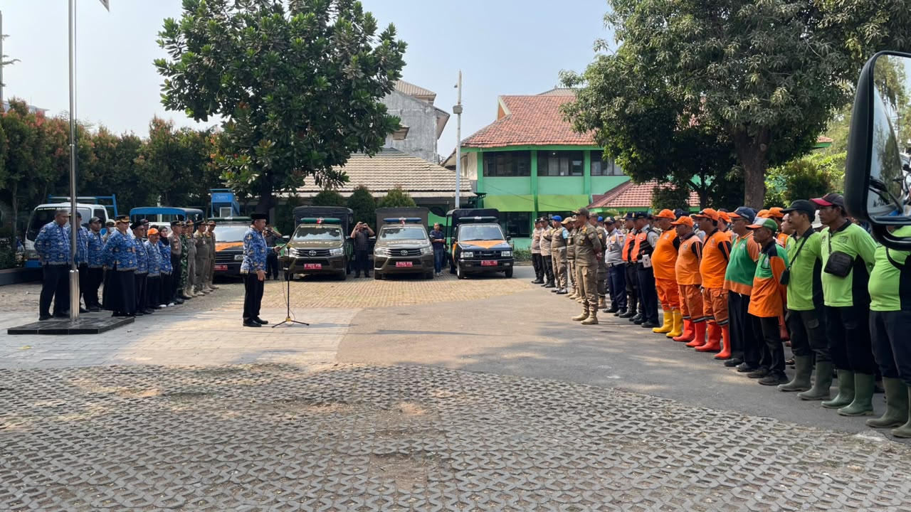 Tertibkan Bangunan Serta Parkir Liar di Jalan Inspeksi Kali Bang Lio 6