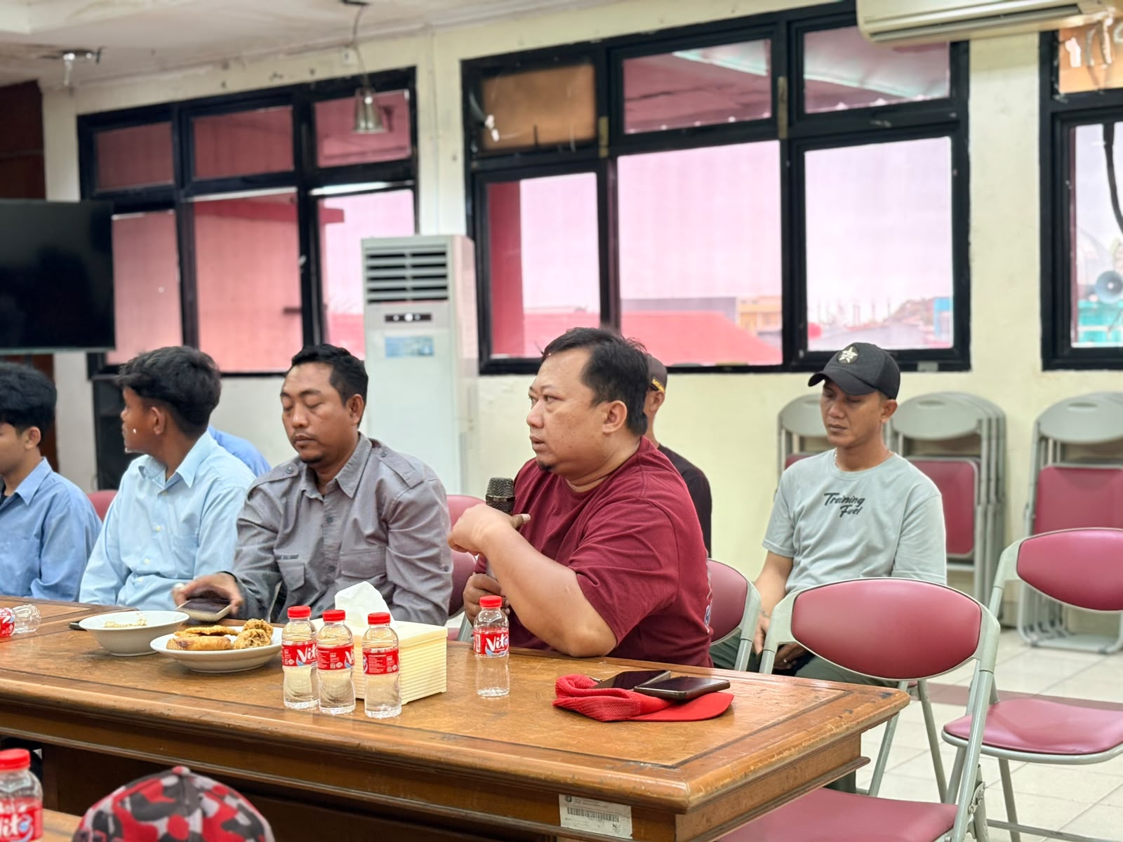 Kelurahan Kalibaru Gelar Rapat Koordinasi Pengamanan Lingkungan Kantor 1